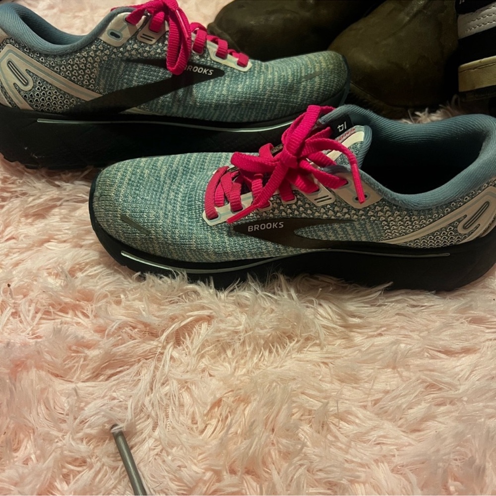 Brooks Women's Athletic Shoes - Teal and Pink